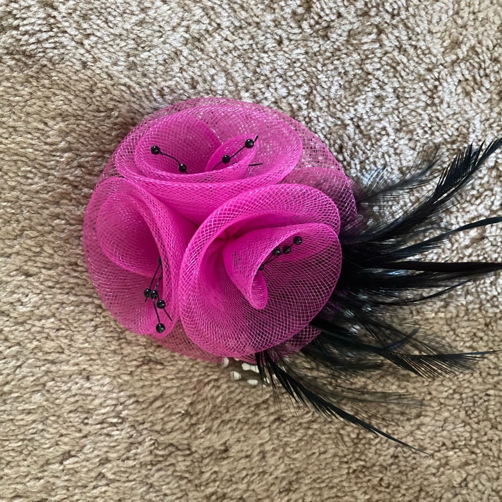Elegant Pink Accesory with Feathers